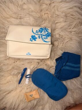 KLM Airlines Amenity Kit Pouch  C- White with Blue Partridge Design by Rituals